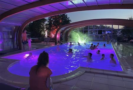 piscine nocturne-Camping de la Sole Puybrun