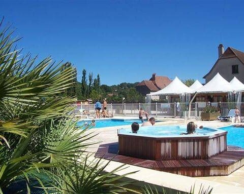 Camping met zwembad en spa in de Lot.