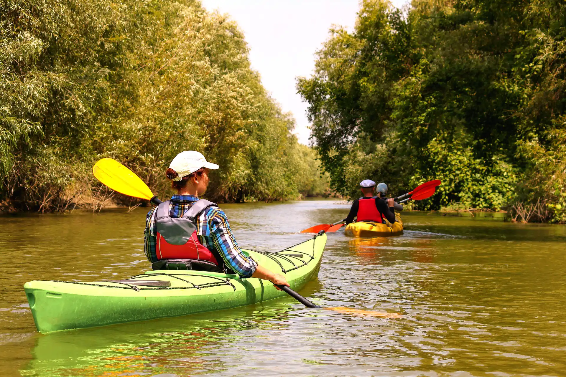 Descente en canoë-kayak sur l'Alzou ou la Dordogne près de Rocamadour.